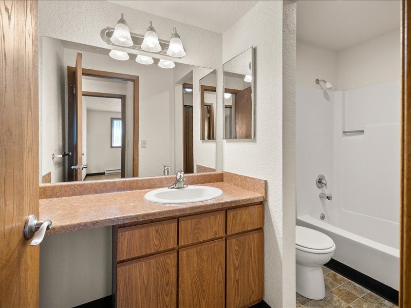 Bathroom, unit style 2B